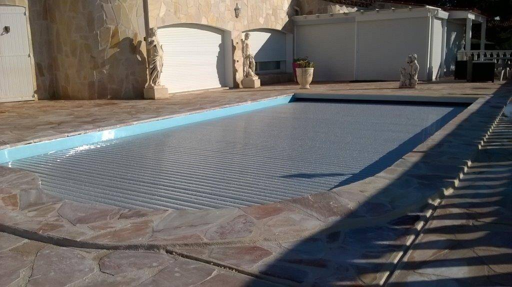 Piscine coque polyester rectangulaire  design Sanary sur Mer (83)