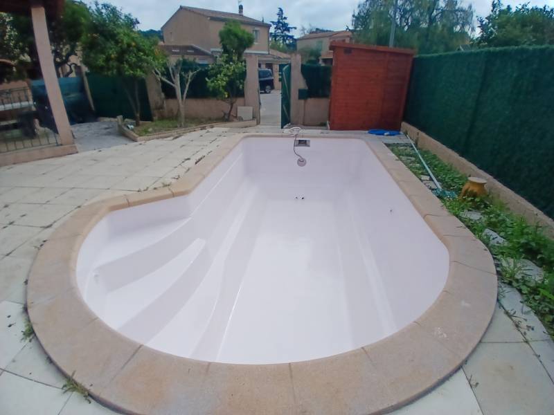 Rénovation de revêtement coque polyester au Pradet prés de Hyeres dans le Var