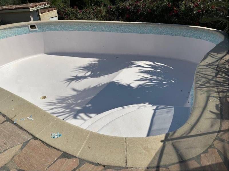 Rénovation d'une piscine Béton à Hyeres prés de La Crau dans le Var
