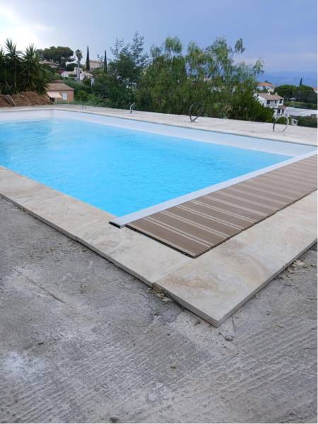 Piscine 8 * 4 en coque polyester à St Aygulf prés de Fréjus dans le Var