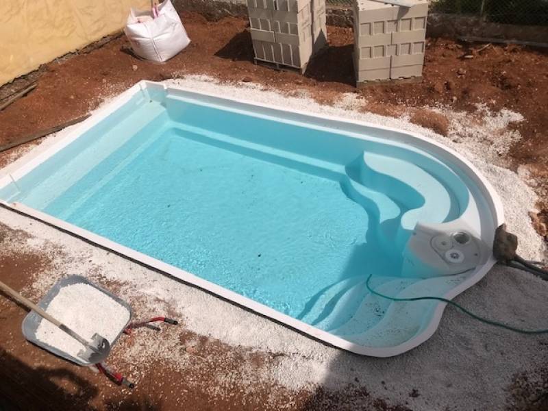 Piscine polyester VERA à Toulon près de Ollioules dans le Var