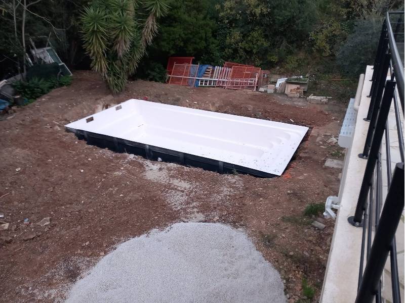 Mise en place d'une CARLA  800 rectangulaire au Revest les Eaux prés de La Valette dans le Var