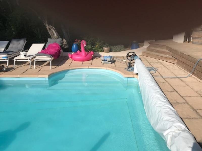 Rénovation complète d'une piscine polyester à SANARY/MER prés de SIX FOURS LES PLAGES dans le Var