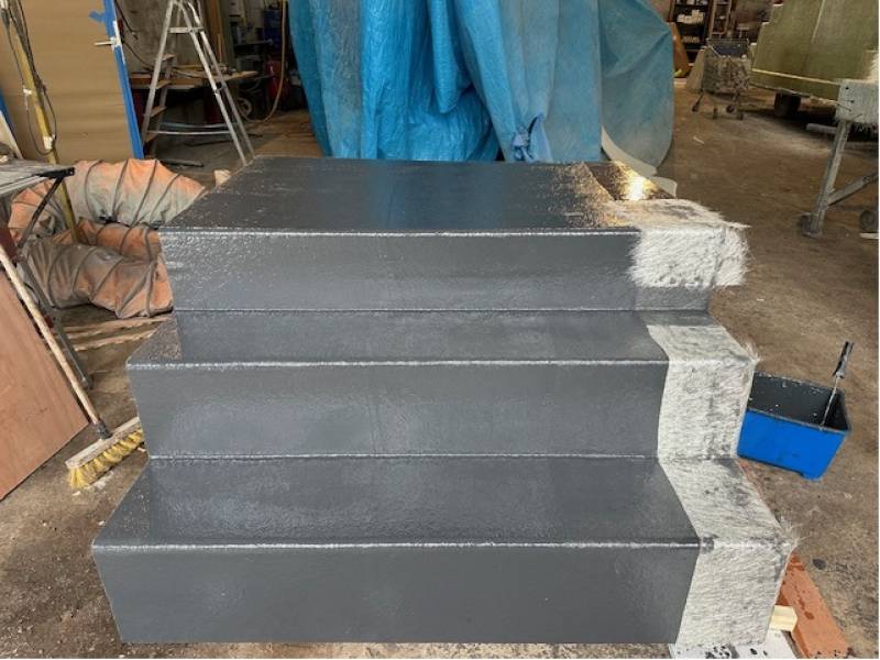 Fabrication d’un escalier en composite pour une piscine coque
