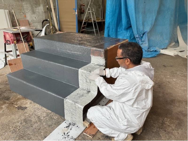 Fabrication d’un escalier en composite pour une piscine coque