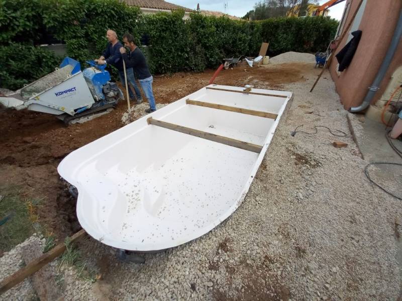 Piscine coque sans permis à Rousset prés de Aix en Provence