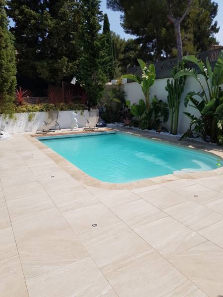 piscine coque paysagée KELIA à saint Mandrier