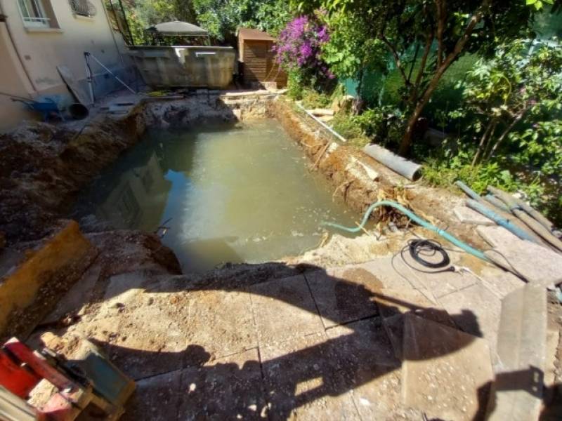 Chantier difficile pour ce remplacement de piscine à Toulon près de la Seyne sur Mer 