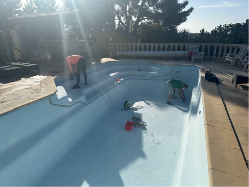 Pose d'un revêtement polyester dans une piscine à La Valette prés de Toulon