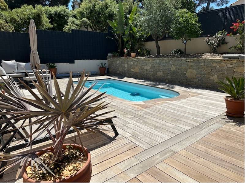 SARAH: La piscine sans permis à Six Fours prés de La Seyne dans le Var