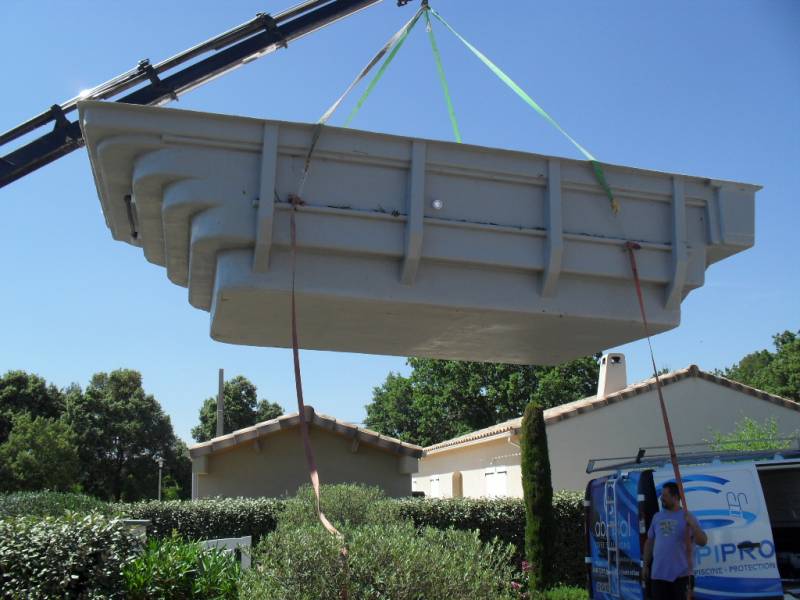 Pose de piscine coque à Regusse près de Aups