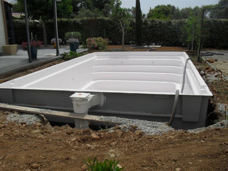 Pose de piscine coque à Regusse près de Aups