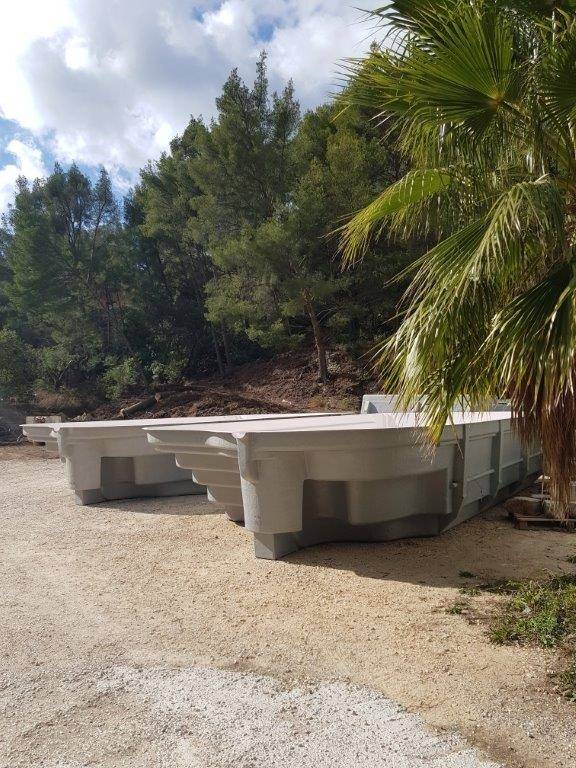 Construction de piscine coque au Revest les Eaux prés de Toulon dans le Var