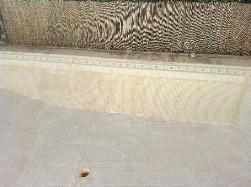 Rénovation d'une piscine en béton au Pradet prés de Carqueiranne dans le Var