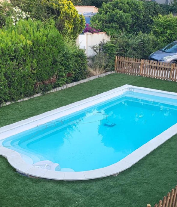 Piscine coque polyester à la Seyne sur Mer près de Six Fours