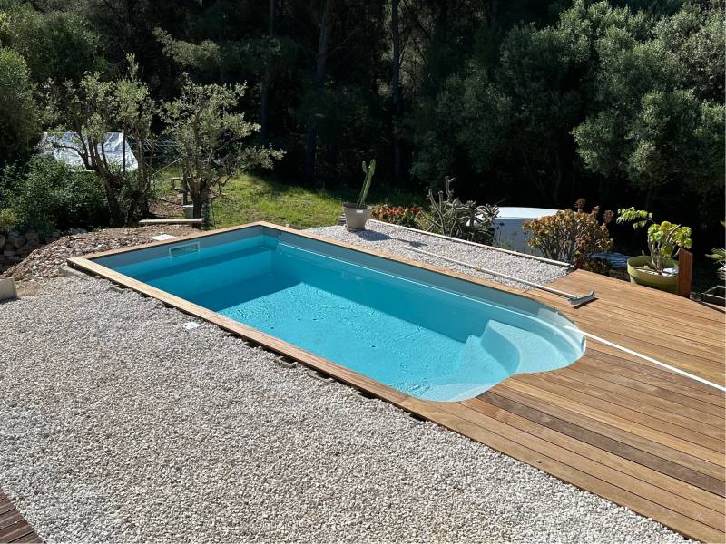 pose de piscine 4x2,50 par un pisciniste à Bormes les Mimosas proche la Londe les Maures