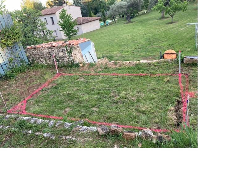 Piscine coque var à Salernes près de Lorgues dans le Var