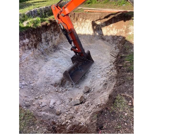 Piscine coque var à Salernes près de Lorgues dans le Var