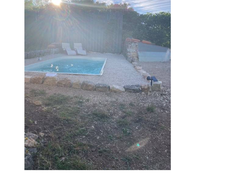 Piscine coque var à Salernes près de Lorgues dans le Var