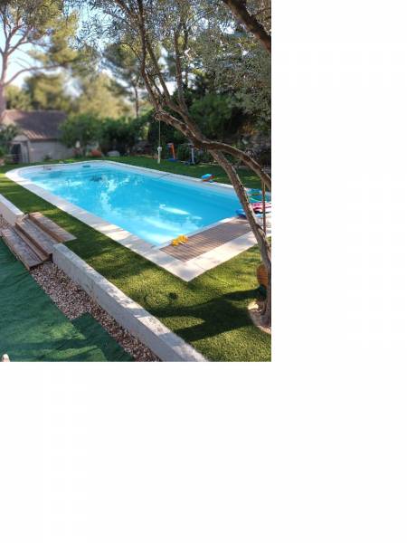 Piscine coque polyester 9m*4m*1m40 à Sanary sur Mer près de Bandol dans le Var