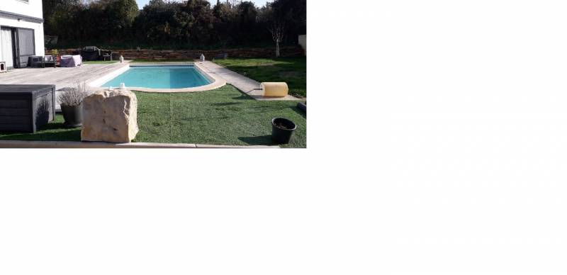 Piscine coque polyester OLIVIA à Six Fours Prés de La Seyne sur mer dans le Var