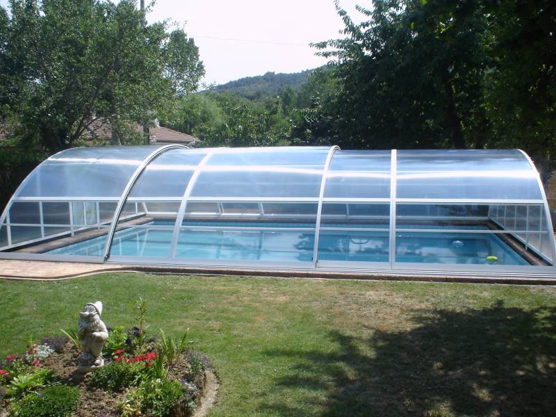 Abris de Piscine bas cintré et télescopique modèle Madeira