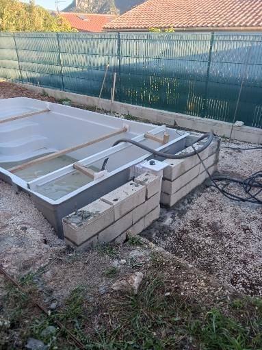 Construction de piscine coque à Toulon prés du Revest les Eaux dans le Var