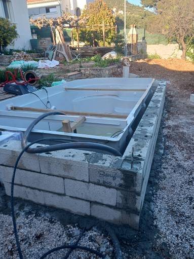 Construction de piscine coque à Toulon prés du Revest les Eaux dans le Var
