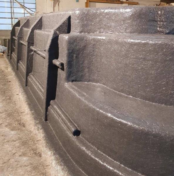 Fabrication de piscine coque au Revest les Eaux prés de Toulon dans le Var