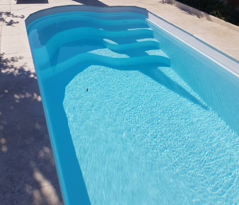 installation de mini piscine à coque de moins de 10 m² à Sollies pont proche la Farlède dans le var