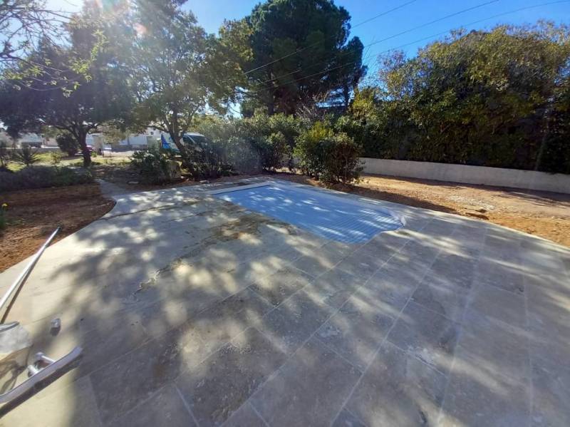 Pose d'une piscine coque avec déviation d'eaux usées  à Saint Cyr sur Mer près de Bandol