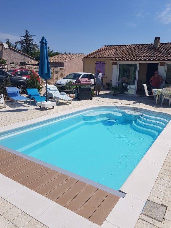 Piscine coque VERA 620 Blanc rosé au Revest les Eaux près de Toulon var